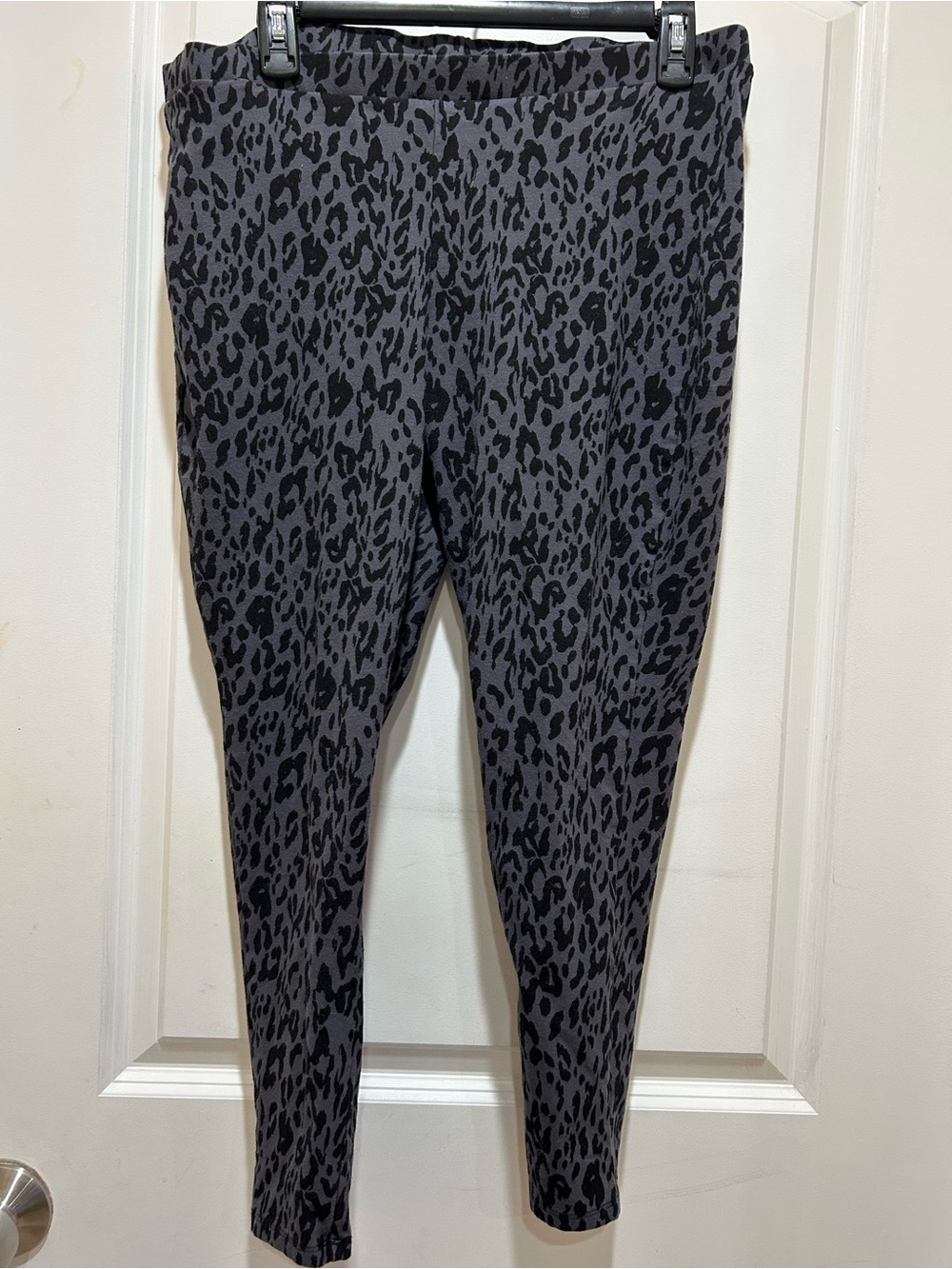 torrid Black and Gray Leopard Print Leggings